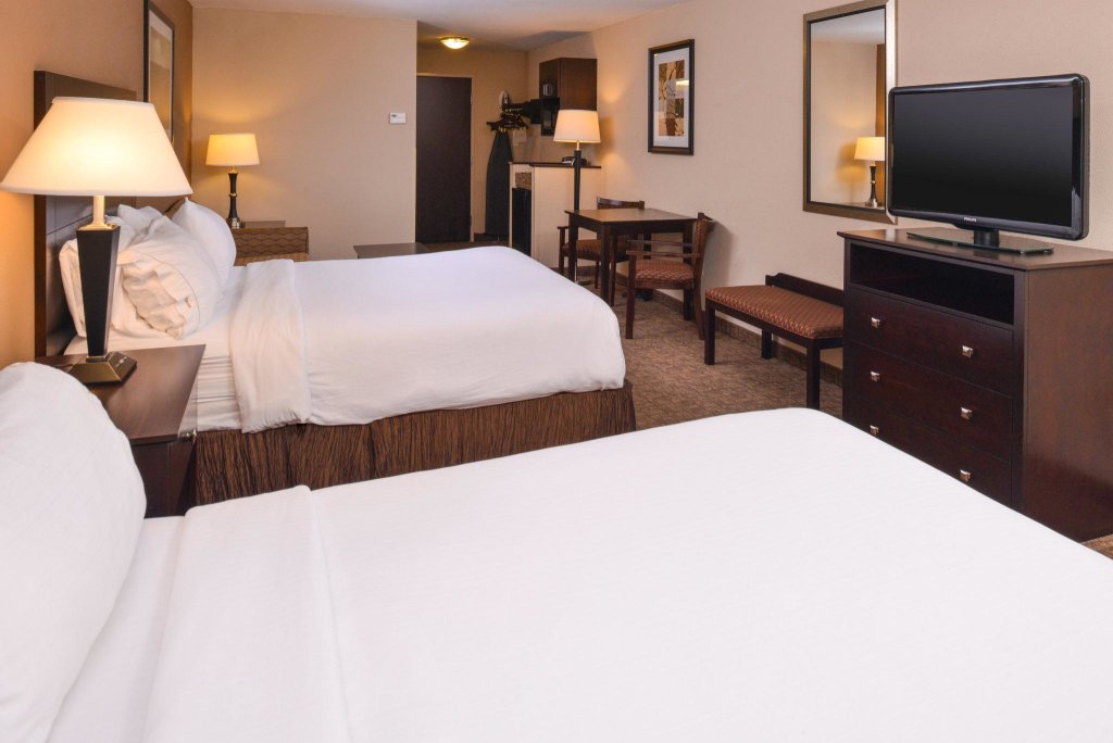 Двухместный номер Standard Holiday Inn Express & Suites Bridgeport, an IHG Hotel