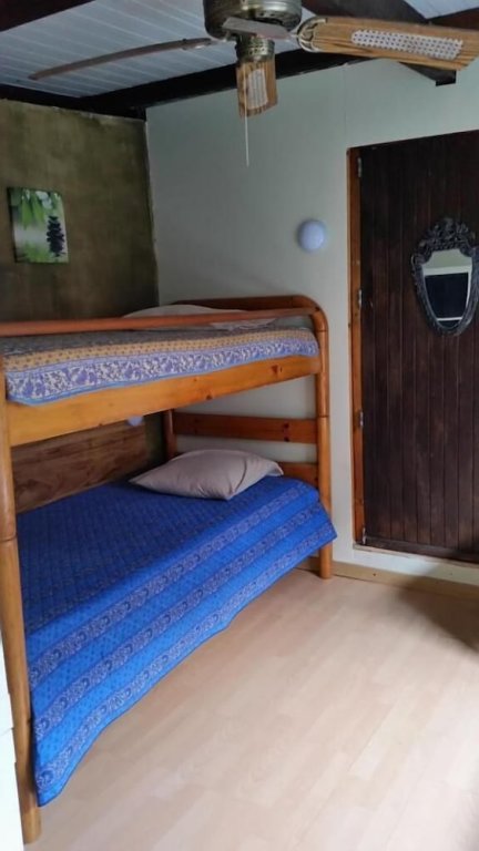Кровать в общем номере Clematisso