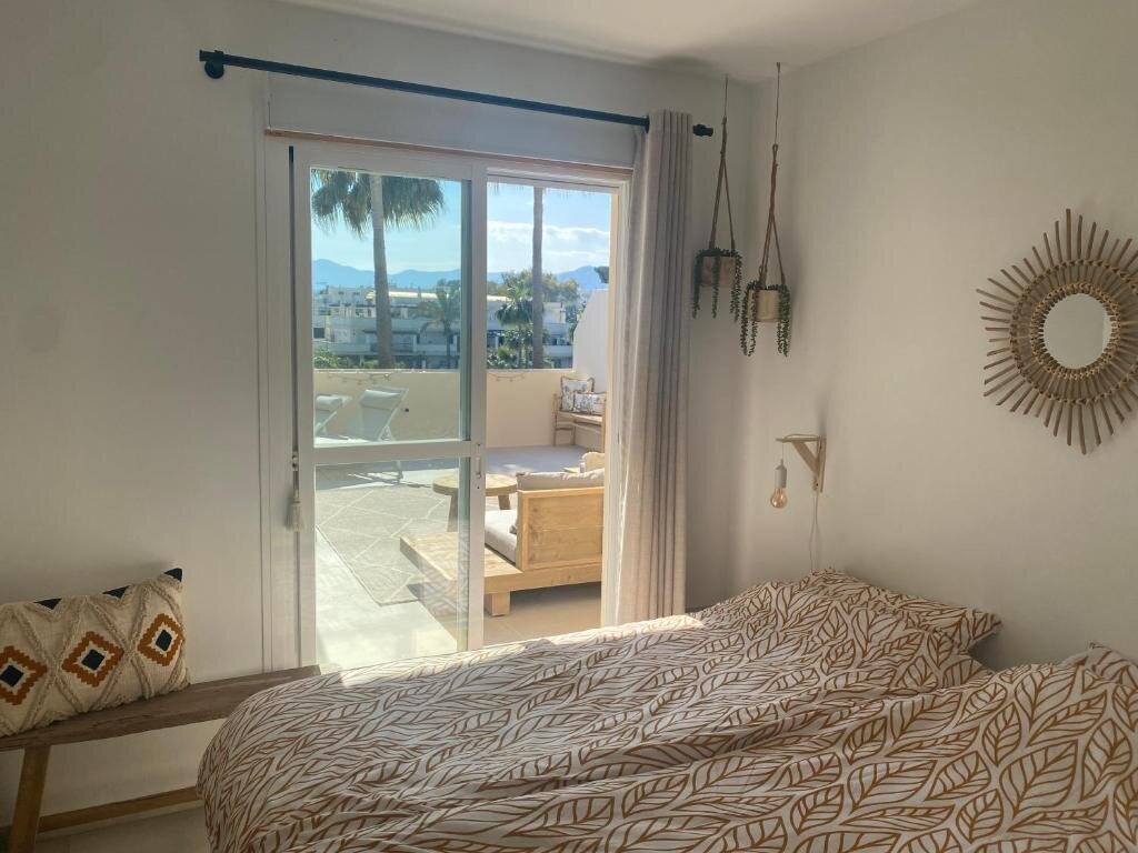 Apartamento StayatSas Luxe App vlakbij strand, 80 m2 terras, grote zwembaden Marbella