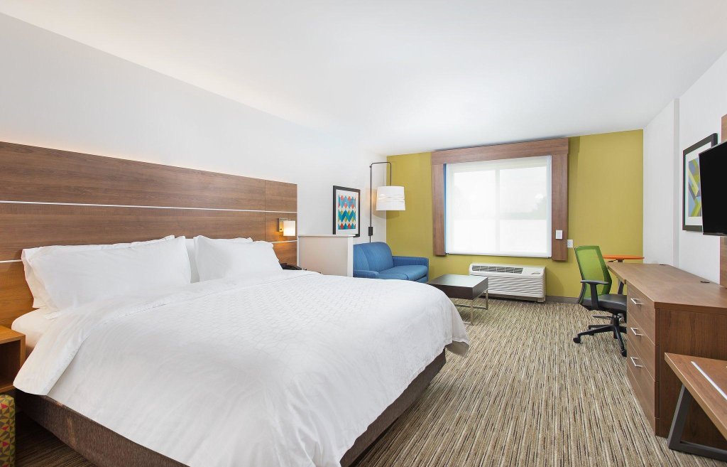 Suite Holiday Inn Express And Suites La Grange, an IHG Hotel