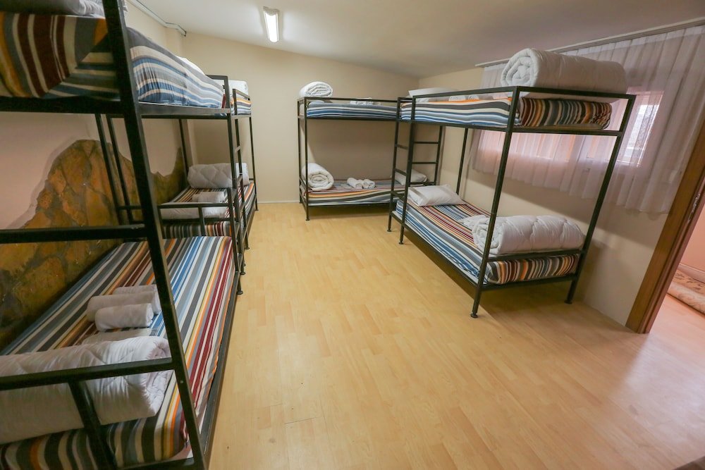 Cama en dormitorio compartido (dormitorio compartido masculino) The Macan Hostel