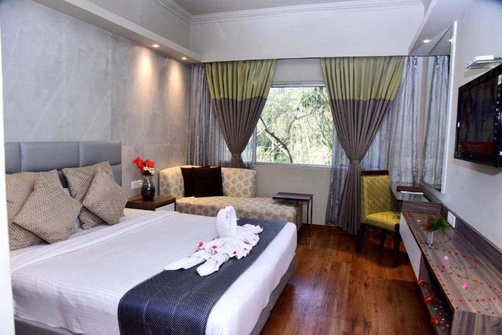 Deluxe Double room with view Sinclairs Retreat Ooty