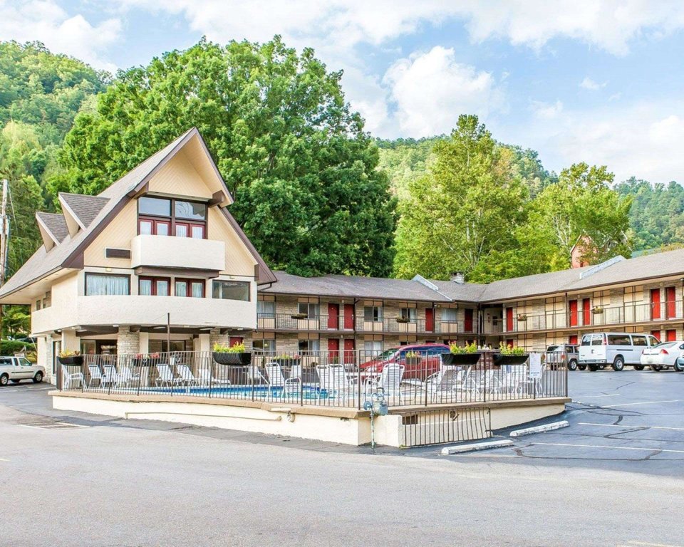 Suite Econo Lodge Inn & Suites on the River