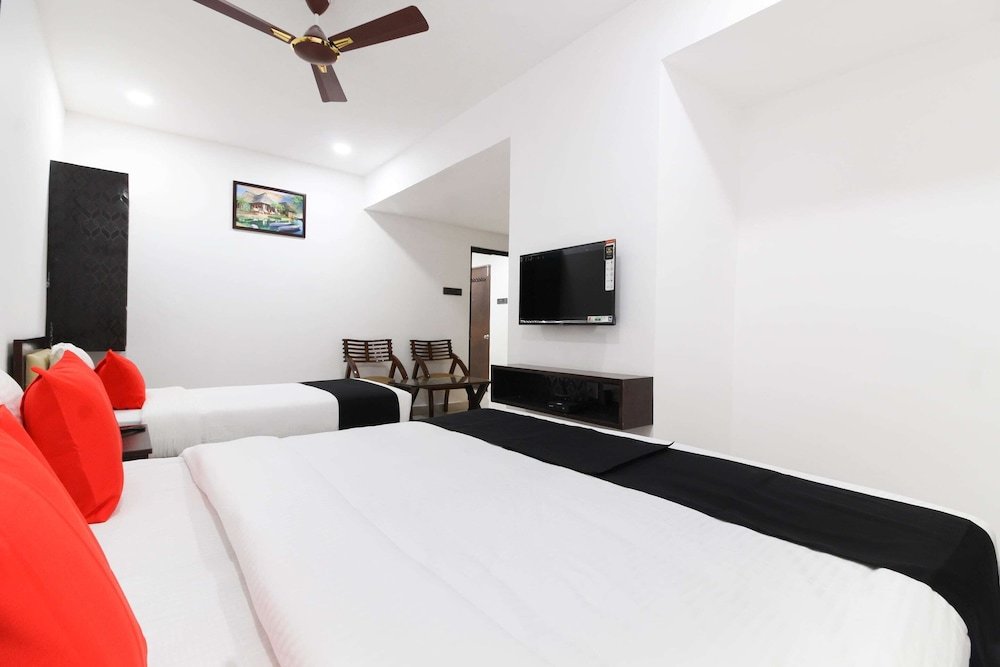 Deluxe suite Super OYO Collection O Mythri Hotel