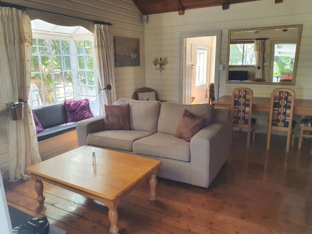 3 Bedrooms Chalet Swiss Cottage Guest House