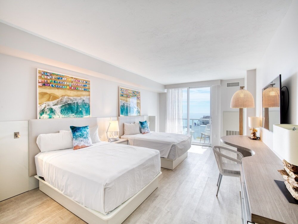 Habitación cuádruple Estándar con balcón y con vista al océano Daytona Grande Oceanfront Resort