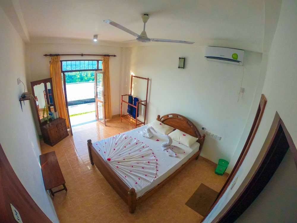 Standard Double room with mountain view Uppermost Villa - Galle