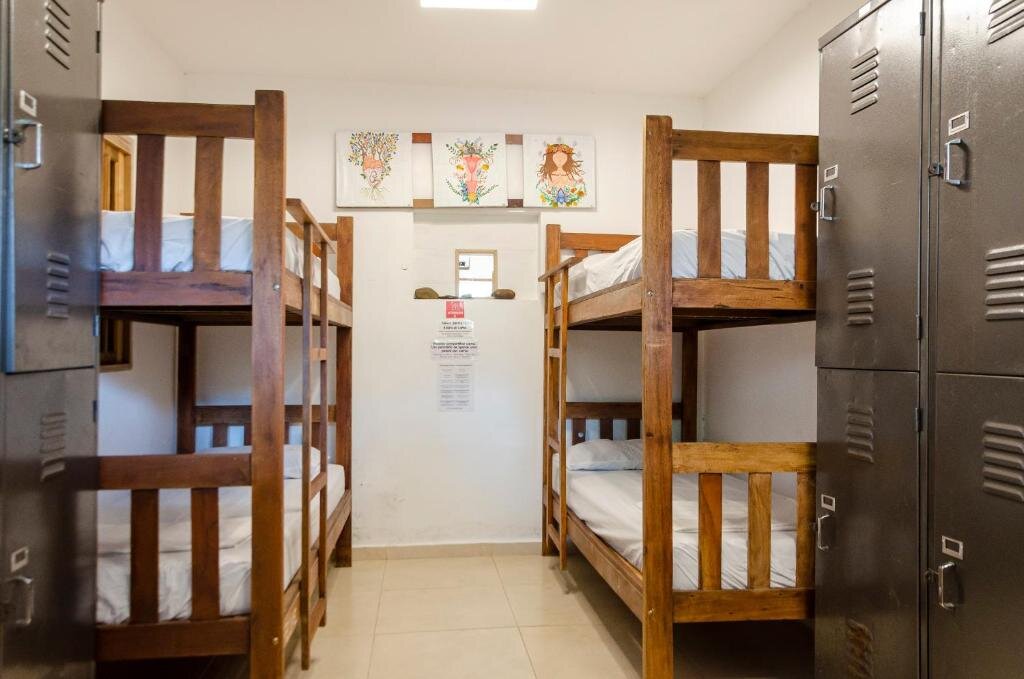 Кровать в общем номере (женский номер) Verde Hostel Ilhabela