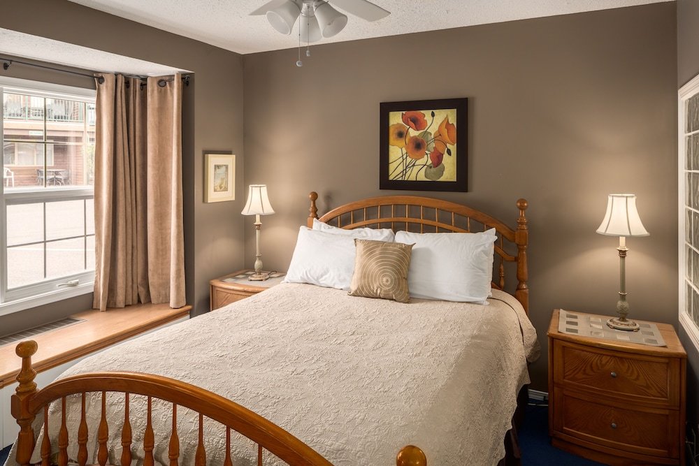 4 Bedrooms Standard room Fairmont Creek Property Rentals Marble Canyon
