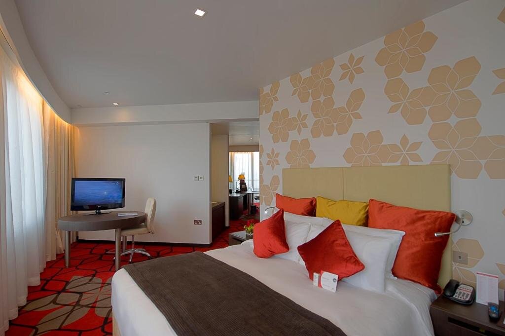Двухместный люкс c 1 комнатой с видом на море Crowne Plaza Yas Island, an IHG Hotel