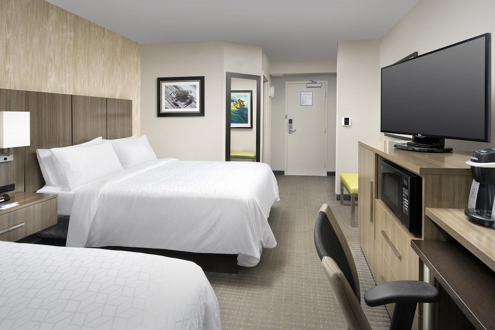 Четырёхместный номер Standard Holiday Inn Express & Suites Annapolis, an IHG Hotel