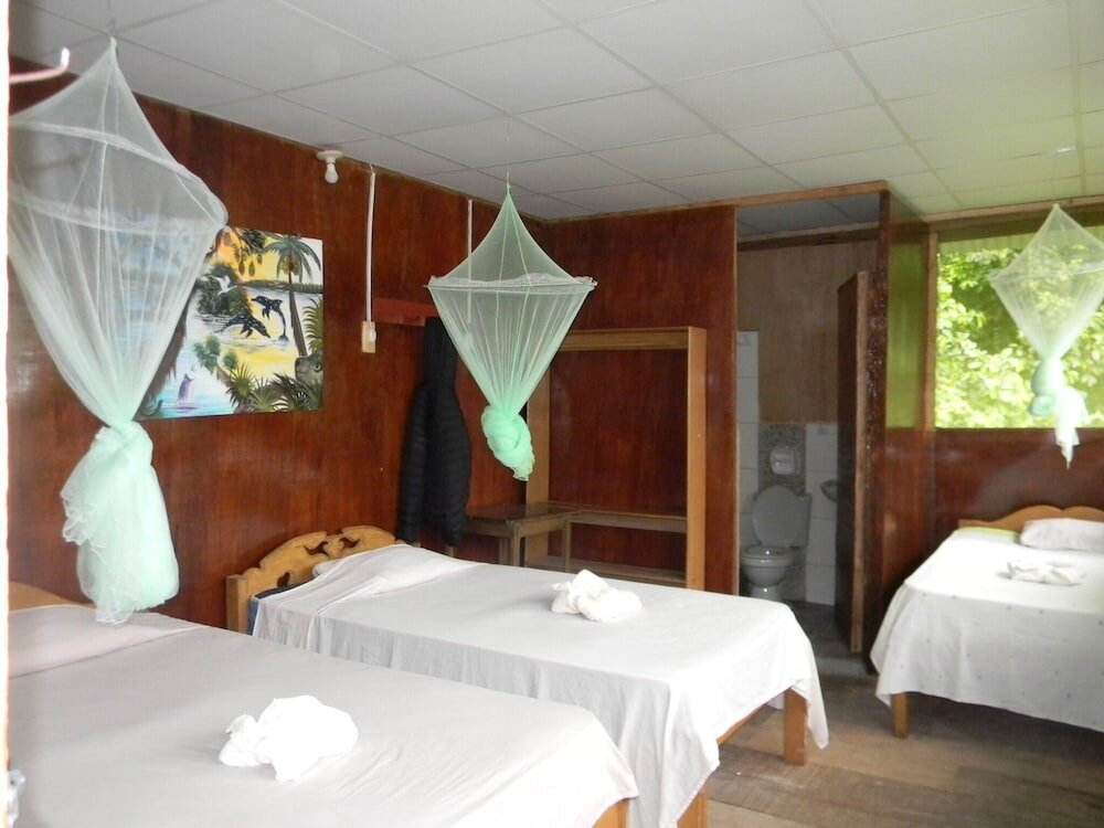 Standard Vierer Zimmer mit Balkon und mit Flussblick Jacamar Lodge Expeditions