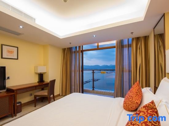 Deluxe Family Suite with sea view Dongshan Pearl Island Hotel