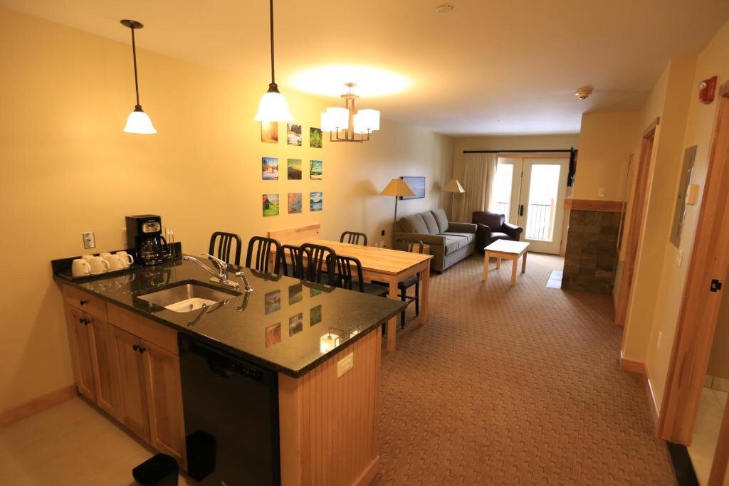 1 Bedroom Suite Burke Mountain Hotel & Conference Center