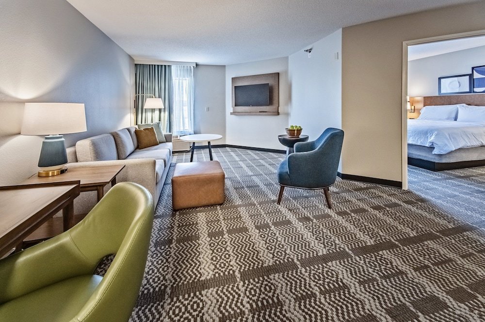 Люкс c 1 комнатой Staybridge Suites - Cedar Rapids North, an IHG Hotel