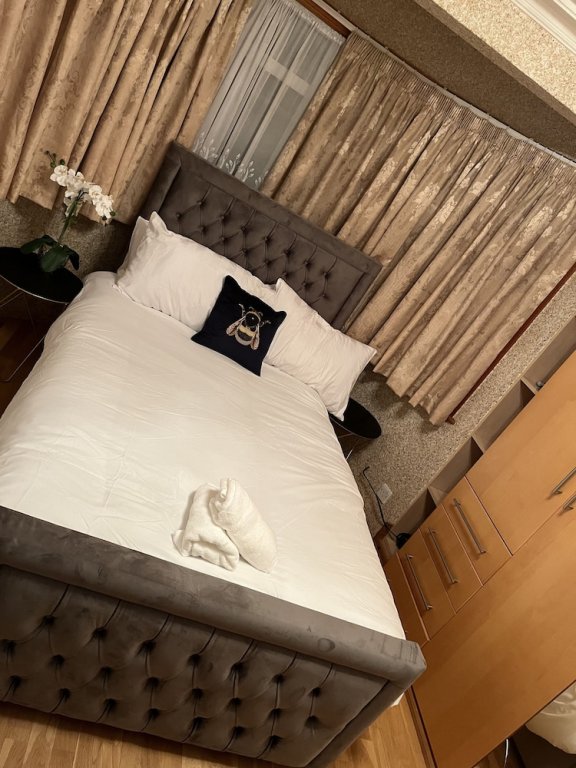 Номер Luxury TJ Homes - Double room with Single Bed - 3 Min to Tube station - London