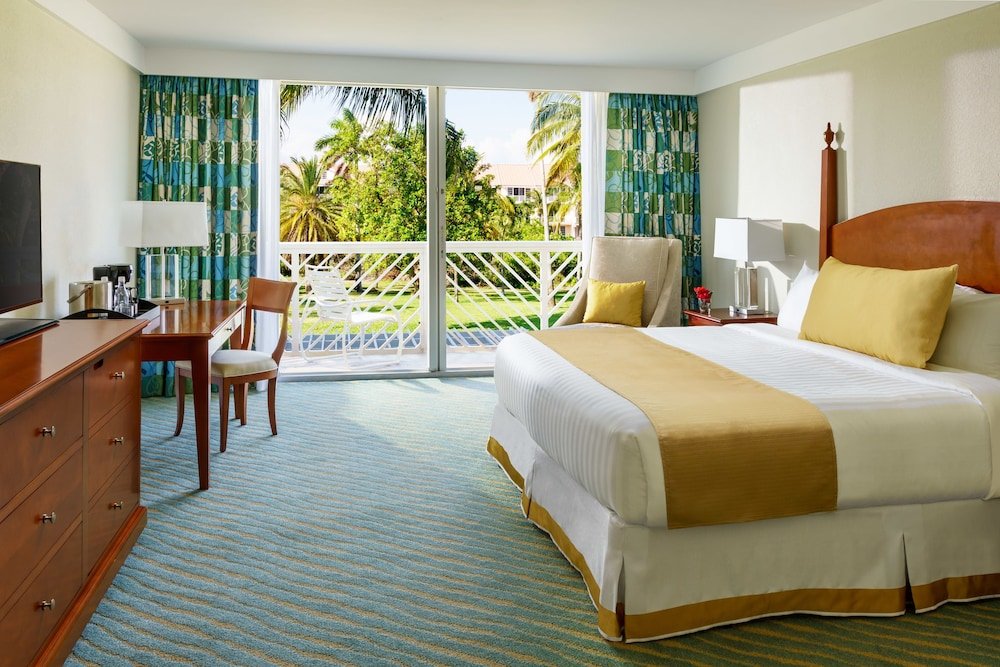 Standard room Lighthouse Pointe at Grand Lucayan