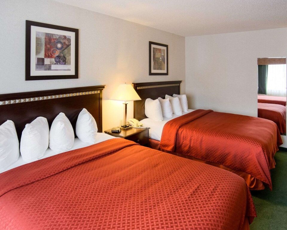 Standard Vierer Zimmer Quality Inn near Northtown Mall & National Sports Center