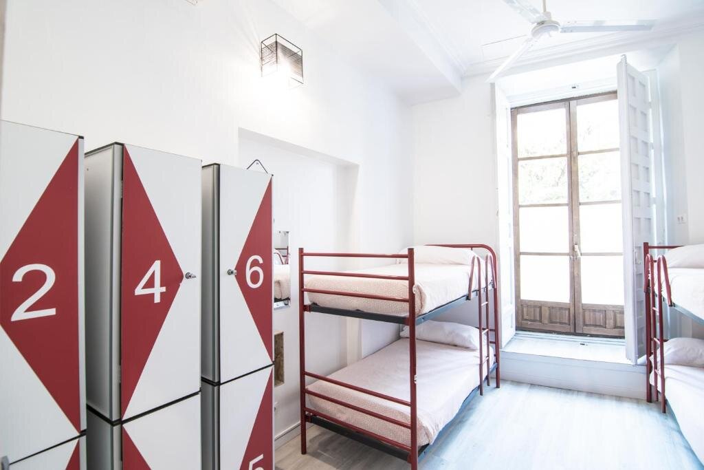 Кровать в общем номере (женский номер) Way Hostel Madrid