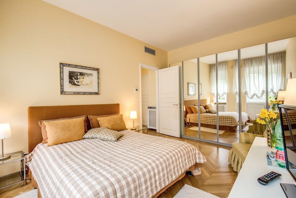 Четырёхместный номер Deluxe с 2 комнатами с балконом и с красивым видом из окна La Gaura Guest House