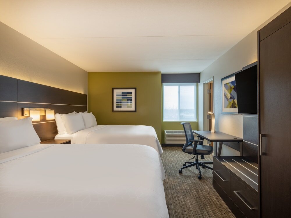 Четырёхместный номер Standard Holiday Inn Express - Minneapolis West - Plymouth, an IHG Hotel