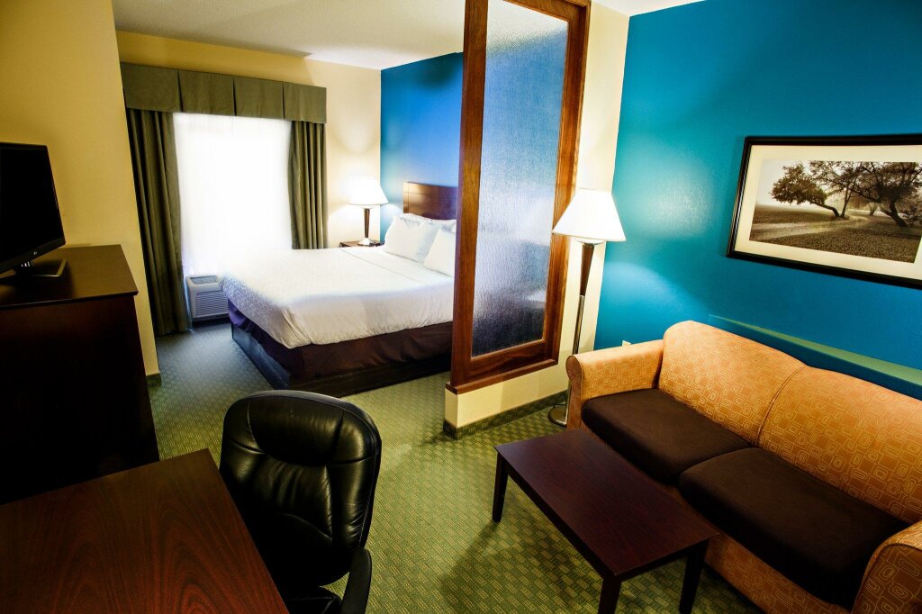 Standard room Holiday Inn Express Harrisburg West, an IHG Hotel