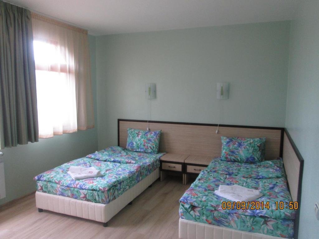 Standard Double room Family Hotel Emaly Green