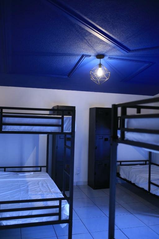 Кровать в общем номере Hostal Casa Violeta