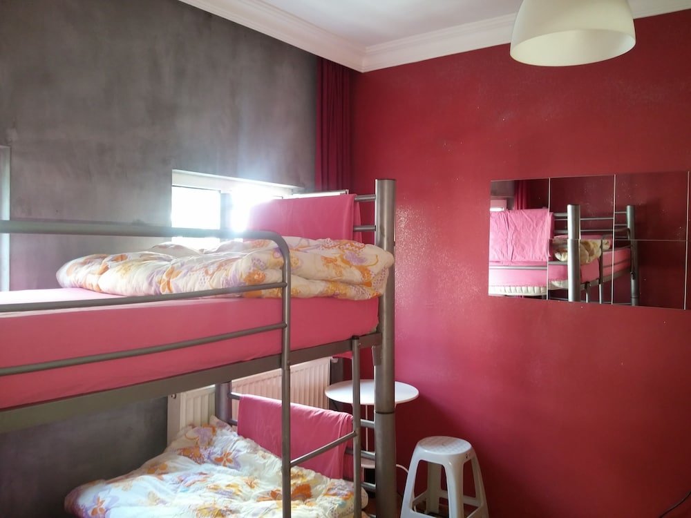 Кровать в общем номере (женский номер) Innjoy Hostel