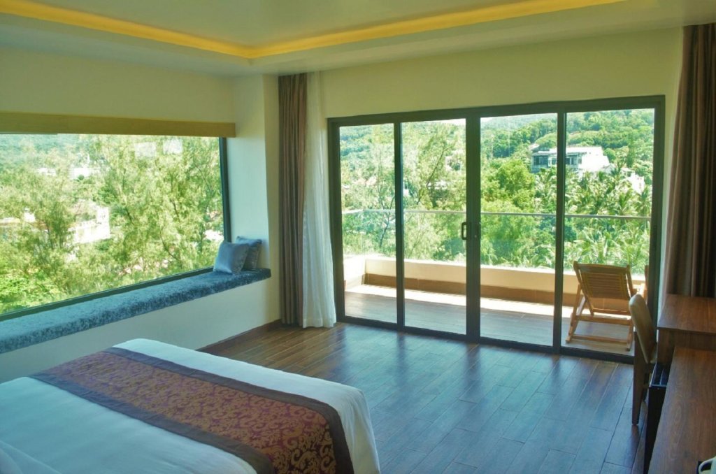 Двухместный номер Deluxe с балконом Coral Bay Resort