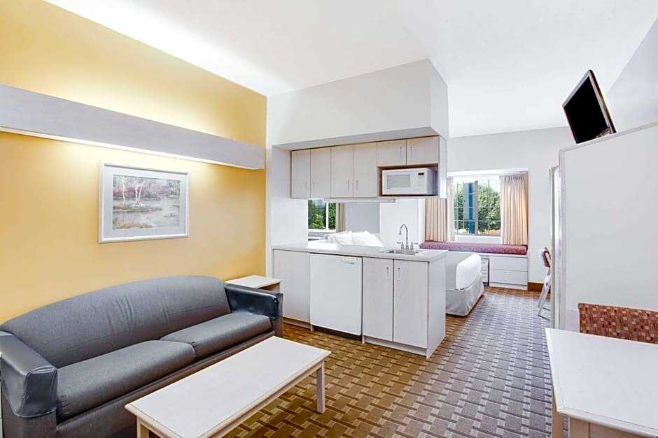Двухместный люкс SureStay Hotel by Best Western Christiansburg Blacksburg
