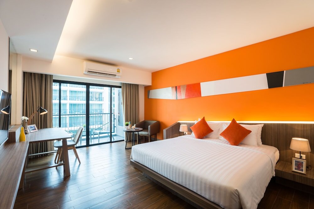 Номер Deluxe с балконом и с видом на бассейн J Inspired Hotel Pattaya - SHA Extra Plus