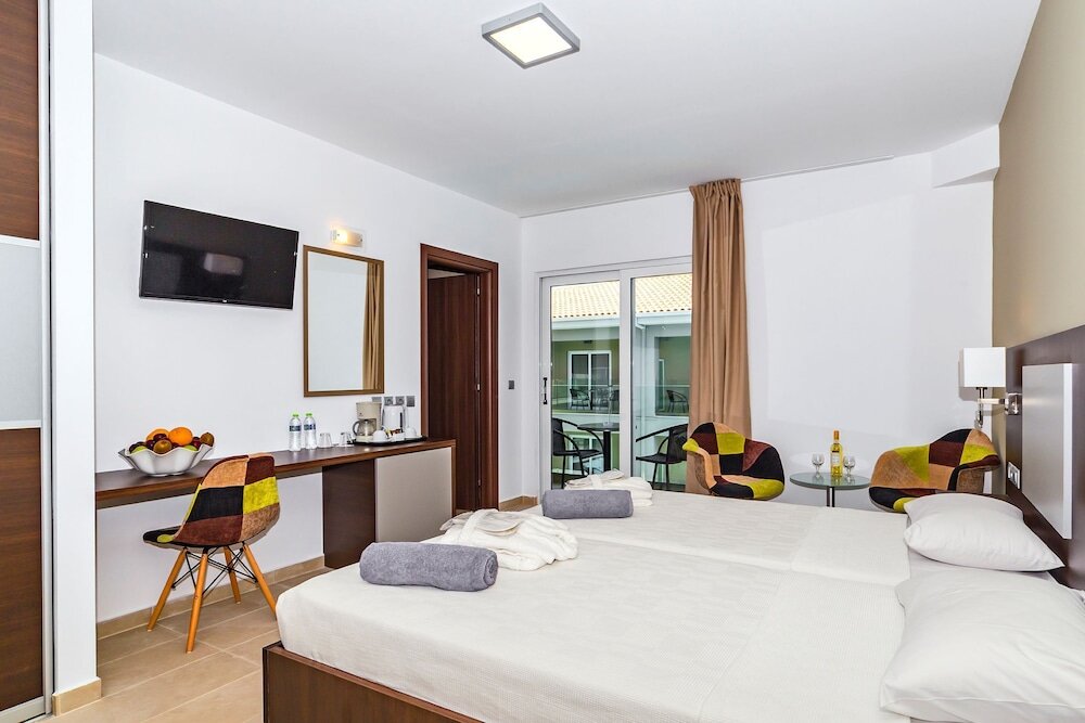 Superior Zimmer mit Balkon und mit Landblick White Olive Premium Laganas