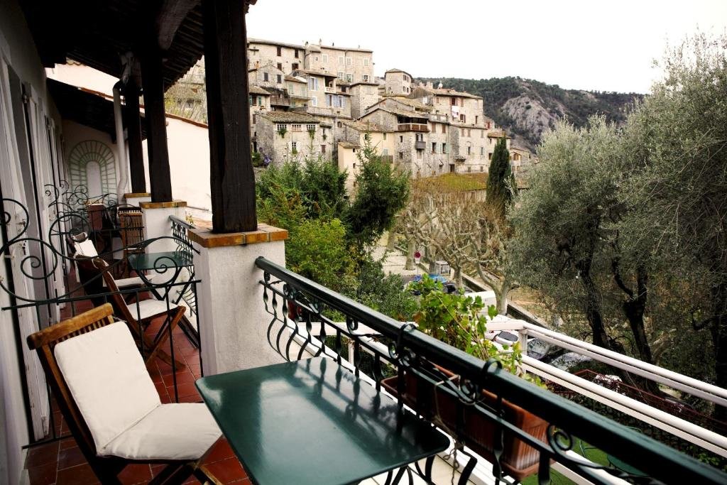 Standard Double room with balcony and with view Auberge De La Madone