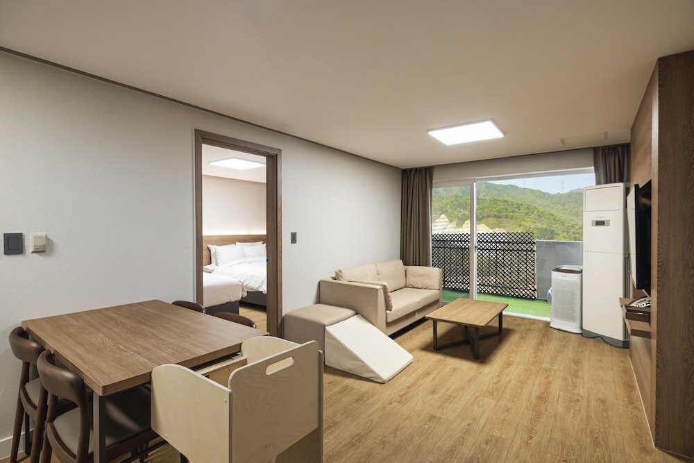 Deluxe room with balcony Kensington Resort Chungju