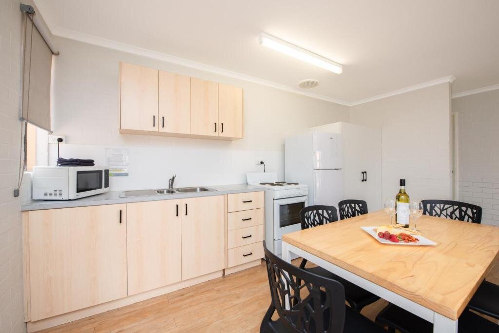 Апартаменты с 2 комнатами Geraldton's Ocean West Holiday Units & Short Stay Accommodation