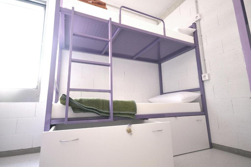 Кровать в общем номере (женский номер) Scout Madrid Hostel