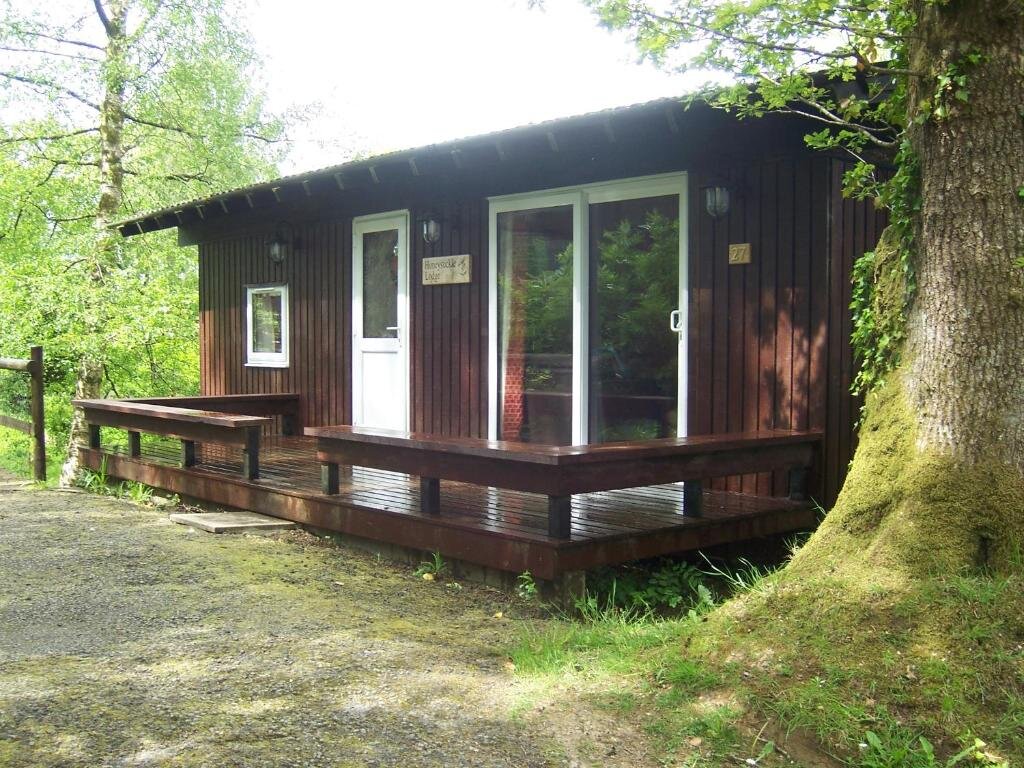 Бунгало Honeysuckle Lodge set in a Beautiful 24 acre Woodland Holiday Park