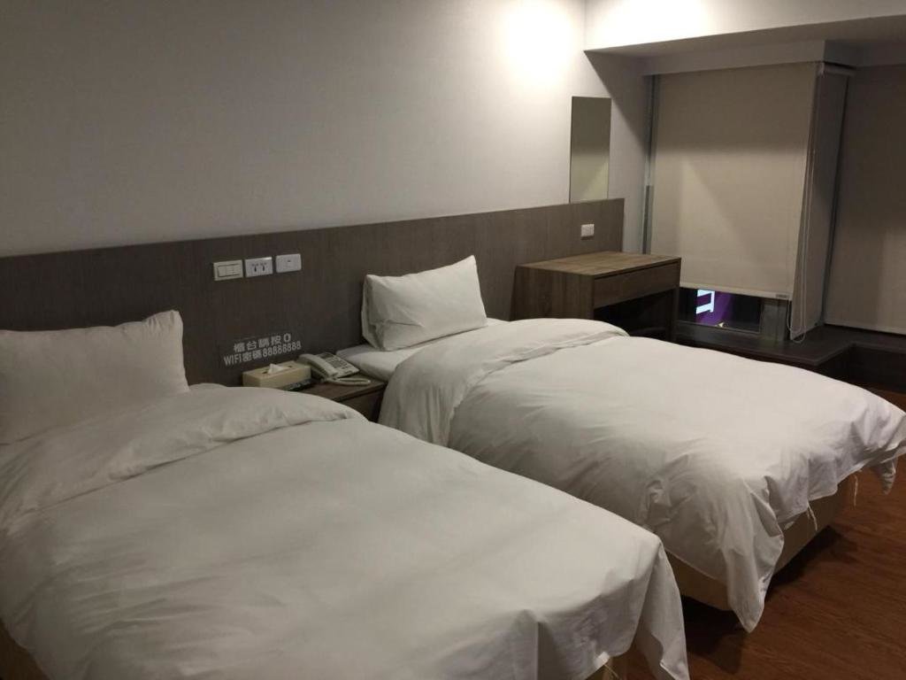 Кровать в общем номере Wish Hotel