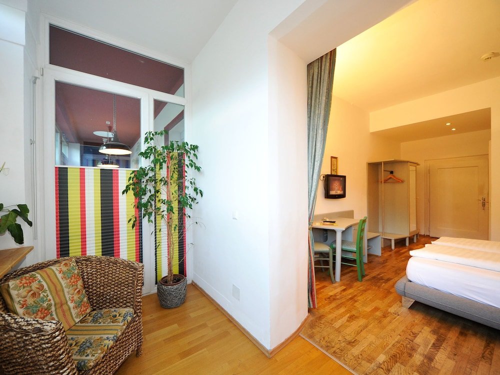 Семейные апартаменты с 2 комнатами с видом на горы Erlebnis Post - Stadthotel mit EigenART