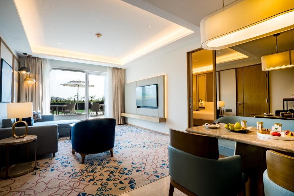 Suite 1 chambre avec balcon Holiday Inn Lucknow Airport, an IHG Hotel
