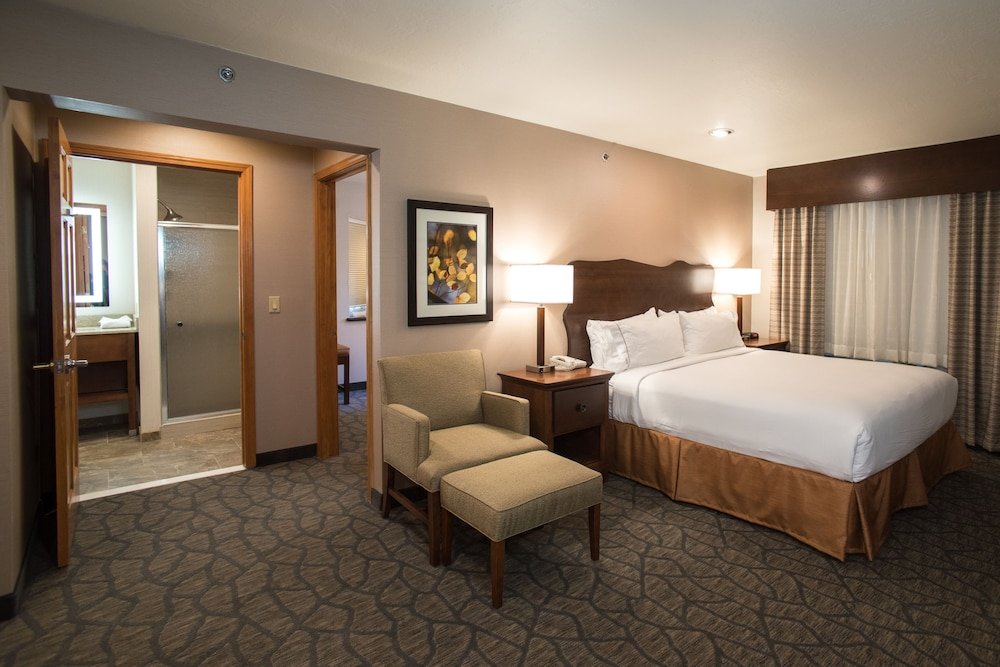 Люкс с 2 комнатами Holiday Inn Express South Lake Tahoe, an IHG Hotel