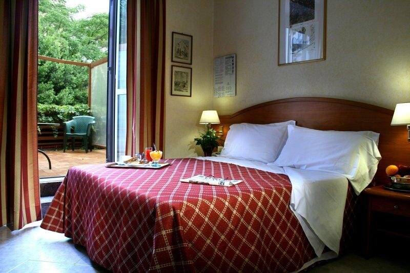 Кровать в общем номере Hotel Delle Muse