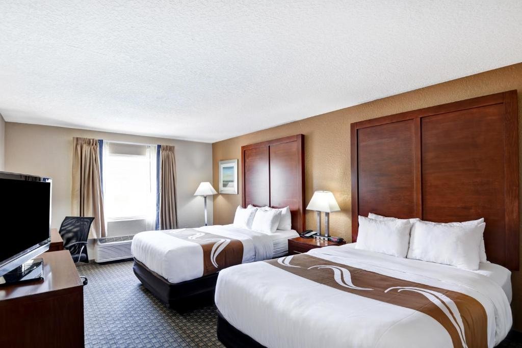 Standard room Quality Inn & Suites Heritage Park