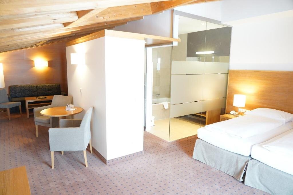 Полулюкс Мансарда Quality Hosts Arlberg - Hotel Goldenes Kreuz B&B