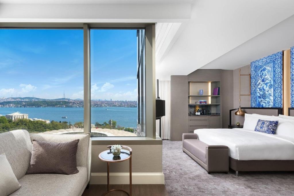 Номер Premium с видом на Босфор The Ritz-Carlton, Istanbul at the Bosphorus