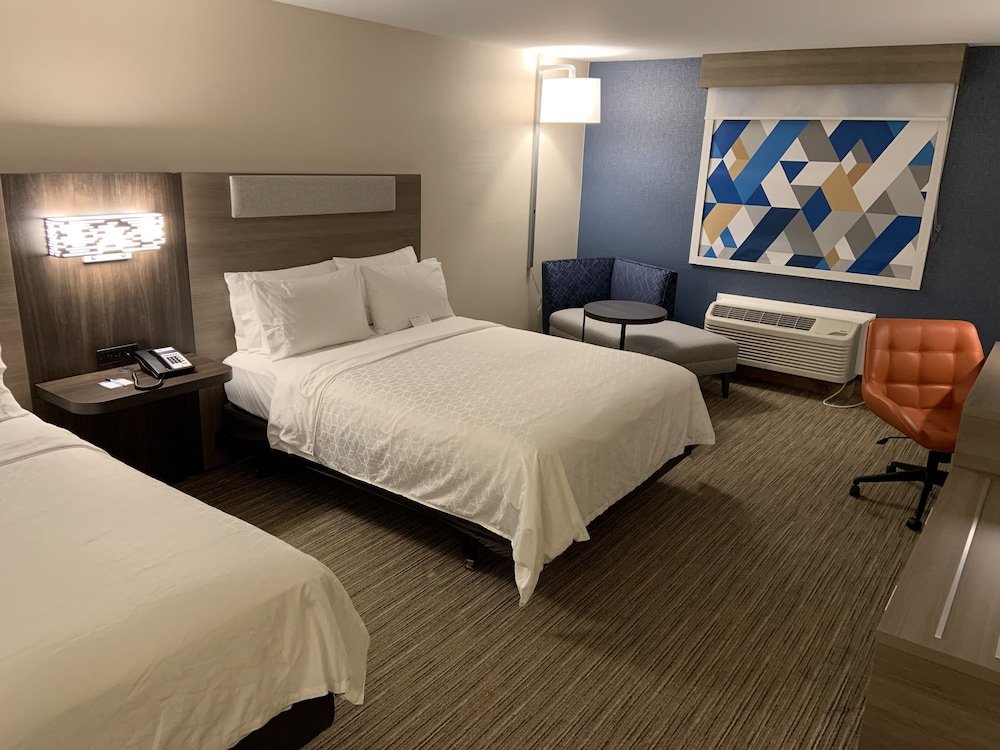 Четырёхместный номер Standard Holiday Inn Express Hotel & Suites Hermosa Beach, an IHG Hotel