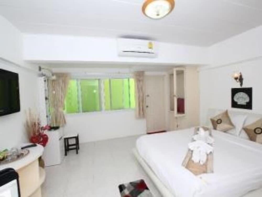 Superior Double room with balcony Maria Room for Rent Hua Hin