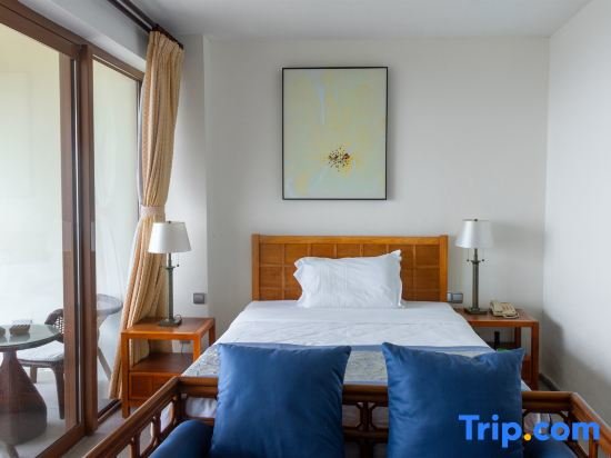 Люкс дуплекс с 4 комнатами с видом на море Aloha Oceanfront Suite Resort