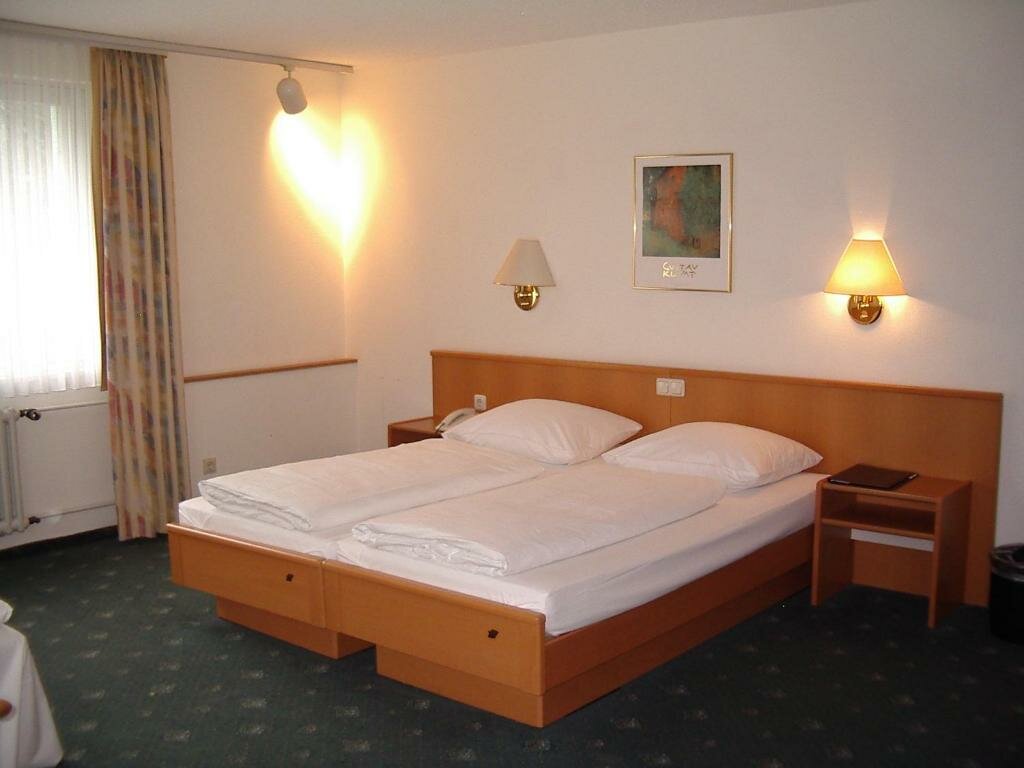 Standard Triple room Hotel Bitburg